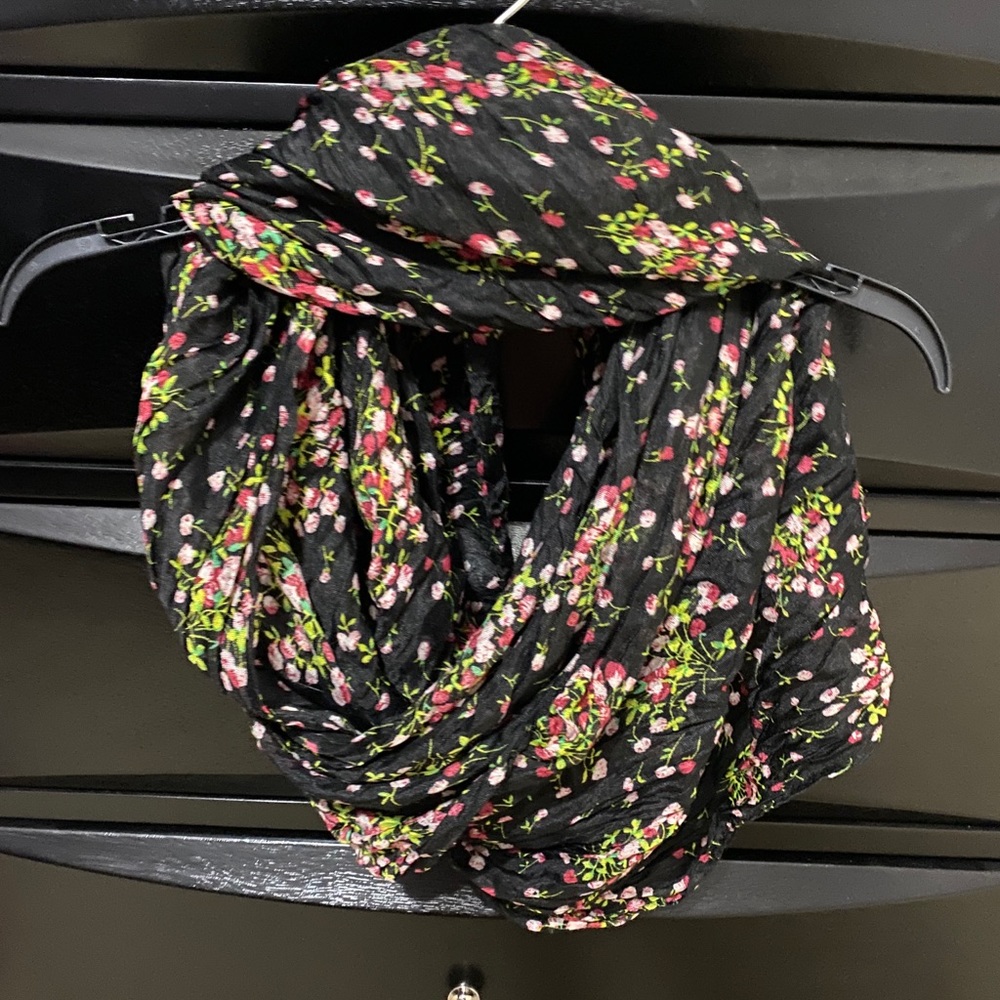Floral scarf 💐